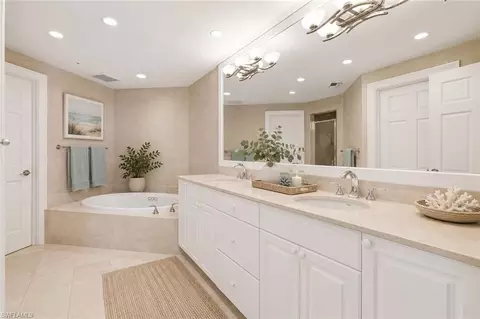 Bath - 60 Seagate Dr #806, Naples, FL 34103 photo 1 of 3