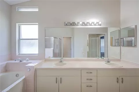 Bath - 6630 Middlesex Pl, Naples, FL 34104 photo 2 of 3