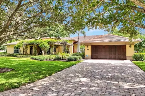 8840 Mariposa Ct, Naples, FL 34113