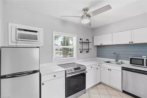 2590 1st St #202, Fort Myers, FL 33901