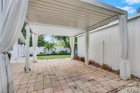 Exterior - 862 95th Ave N, Naples, FL 34108 photo 4 of 5
