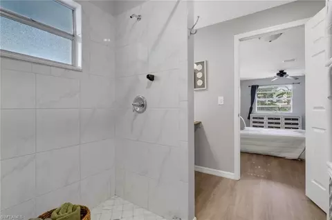 Bath - 862 95th Ave N, Naples, FL 34108 photo 4 of 4
