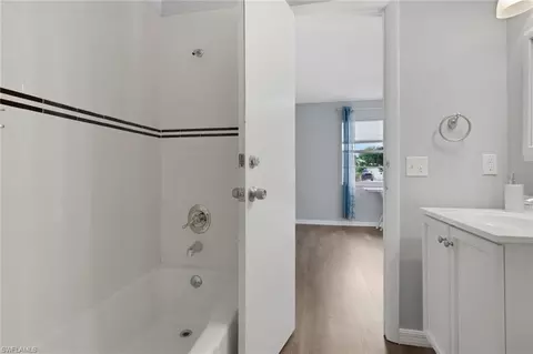 Bath - 862 95th Ave N, Naples, FL 34108 photo 3 of 4