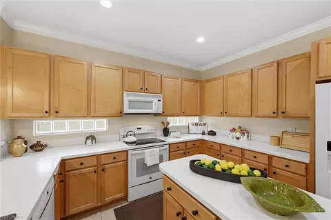 Kitchen - 1892 Par Dr, Naples, FL 34120 photo 3 of 4