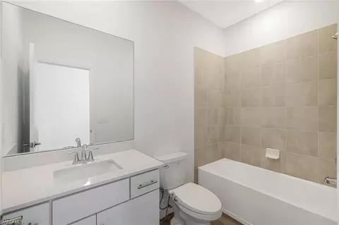 Bath - 19239 Gentry Pl, Estero, FL 33928 photo 2 of 3
