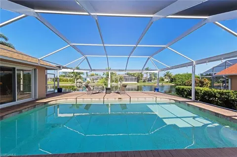 1330 SW 4th Ct, Cape Coral, FL 33991