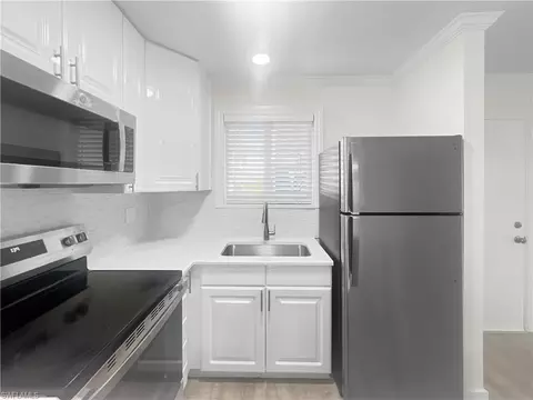 Kitchen - 766 Central Ave #113, Naples, FL 34102 photo 3 of 4