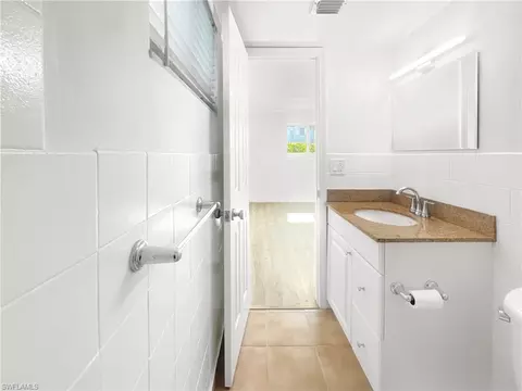 Bath - 766 Central Ave #113, Naples, FL 34102 photo 1 of 4