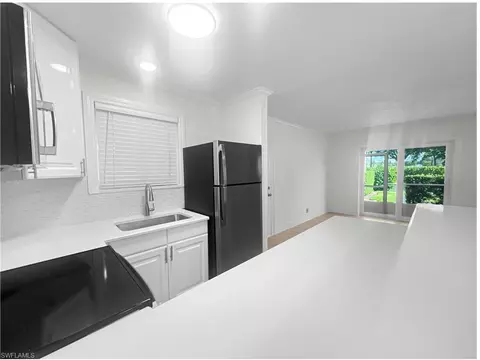 Kitchen - 766 Central Ave #113, Naples, FL 34102 photo 2 of 4