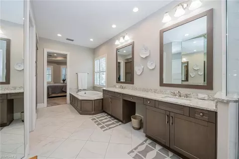 Bath - 6386 Warwick Ave, Naples, FL 34113 photo 2 of 3