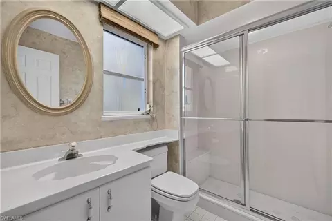 Bath - 240 Stonegate Ct, Naples, FL 34119 photo 3 of 4