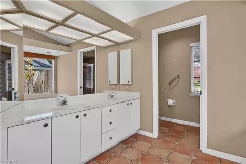 Bath - 240 Stonegate Ct, Naples, FL 34119 photo 1 of 4