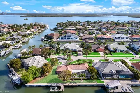 358 Grapewood Ct, Marco Island, FL 34145
