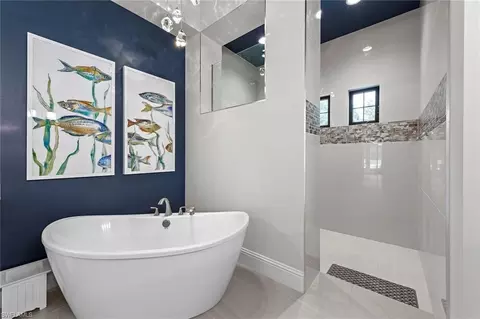 Bath - 6372 Burnham Rd, Naples, FL 34119 photo 2 of 4
