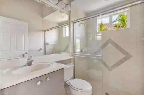 Bath - 1117 Mill Pond Ct, Osprey, FL 34229 photo 3 of 4