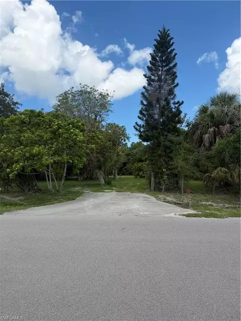 4750 Pine St, Naples, FL 34112 photo 5
