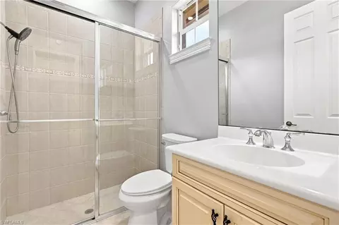 Bath - 5120 Post Oak Ln, Naples, FL 34105 photo 2 of 3