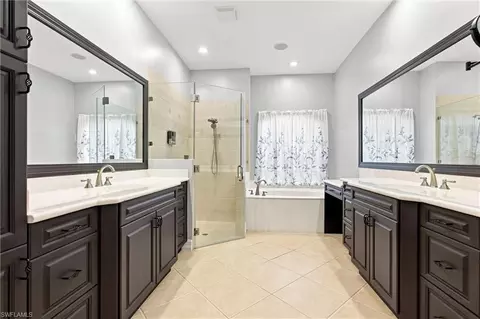 Bath - 5120 Post Oak Ln, Naples, FL 34105 photo 1 of 3