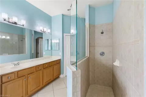 Bath - 3917 Fabienne Ct, Naples, FL 34109 photo 3 of 5