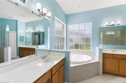 Bath - 3917 Fabienne Ct, Naples, FL 34109 photo 2 of 5
