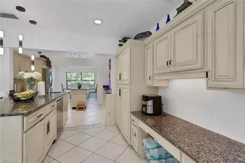 Kitchen - 3036 Round Table Ln, Naples, FL 34112 photo 3 of 5