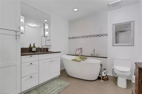 Bath - 3036 Round Table Ln, Naples, FL 34112 photo 2 of 4