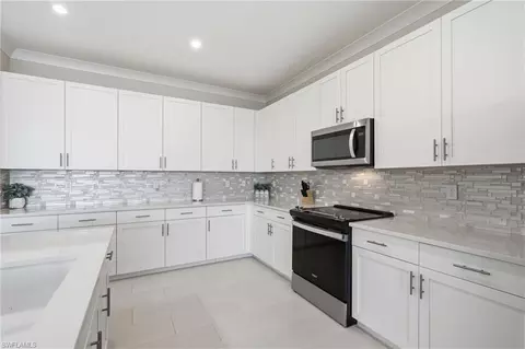 Kitchen - 239 Indies Dr E #202, Naples, FL 34114 photo 4 of 5