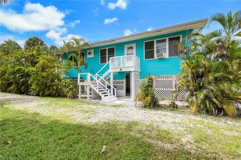 226 Connecticut St, Fort Myers Beach, FL 33931