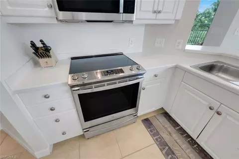 Kitchen - 300 Dunes Blvd #203, Naples, FL 34110 photo 4 of 5