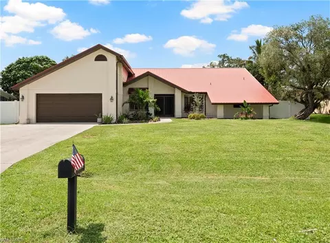 6560 Kestrel Cir, Fort Myers, FL 33966