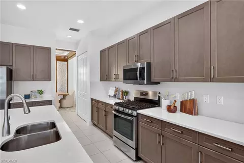 Kitchen - 4036 Nova Ln, Naples, FL 34119 photo 4 of 5