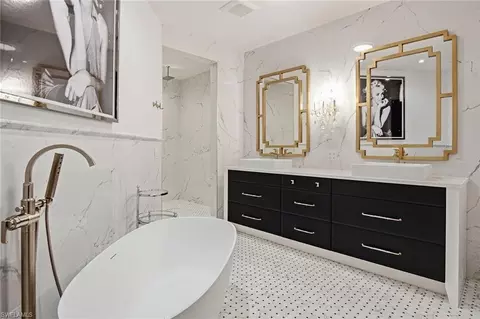 Bath - 705 10th St S #202, Naples, FL 34102 photo 2 of 5