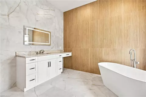 Bath - 5203 Starfish Ave, Naples, FL 34103 photo 3 of 7
