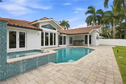 Exterior - 5203 Starfish Ave, Naples, FL 34103 photo 4 of 9