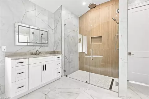 Bath - 5203 Starfish Ave, Naples, FL 34103 photo 2 of 7