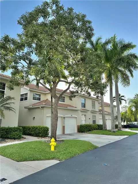 354 Dover Pl #202, Naples, FL 34104