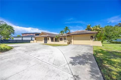 Exterior - 4651 West Blvd, Naples, FL 34103 photo 6 of 10