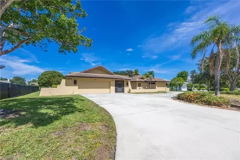 Exterior - 4651 West Blvd, Naples, FL 34103 photo 8 of 10