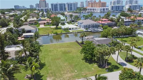 476 Pine Ave, Naples, FL 34108 photo 12
