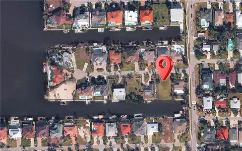 476 Pine Ave, Naples, FL 34108 photo 4