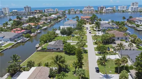476 Pine Ave, Naples, FL 34108 photo 11