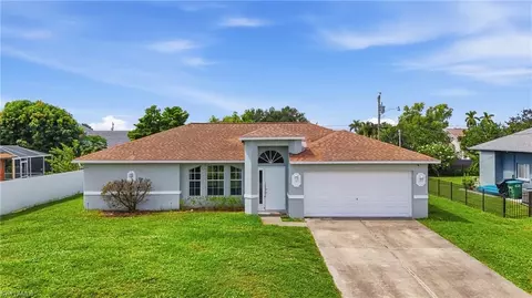 202 SW 11th Ter, Cape Coral, FL 33991