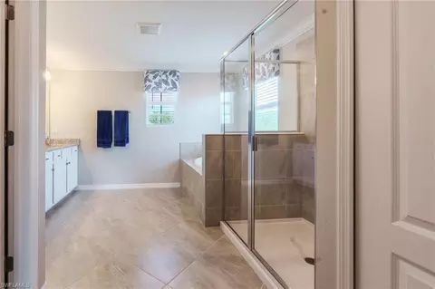 Bath - 3263 Hampton Blvd, Alva, FL 33920 photo 3 of 4