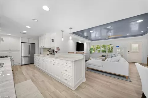 1135 7th St S, Naples, FL 34102