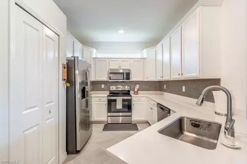 Kitchen - 2645 Vine Ave, Naples, FL 34120 photo 2 of 4