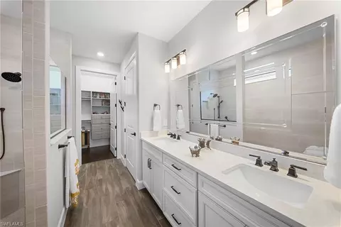 Bath - 9811 Everglades Dr, Naples, FL 34120 photo 1 of 3