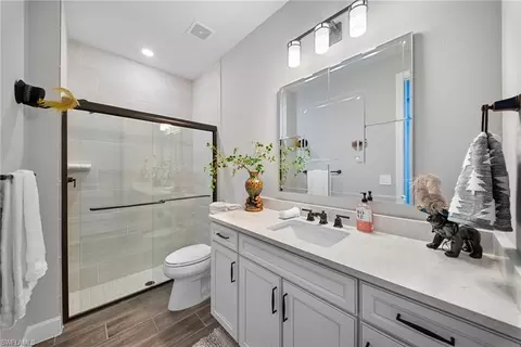 Bath - 9811 Everglades Dr, Naples, FL 34120 photo 2 of 3