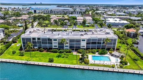 838 W Elkcam Cir #112, Marco Island, FL 34145