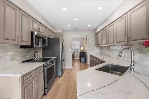 Kitchen - 812 Reef Point Cir, Naples, FL 34108 photo 5 of 5