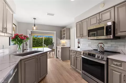 Kitchen - 812 Reef Point Cir, Naples, FL 34108 photo 3 of 5